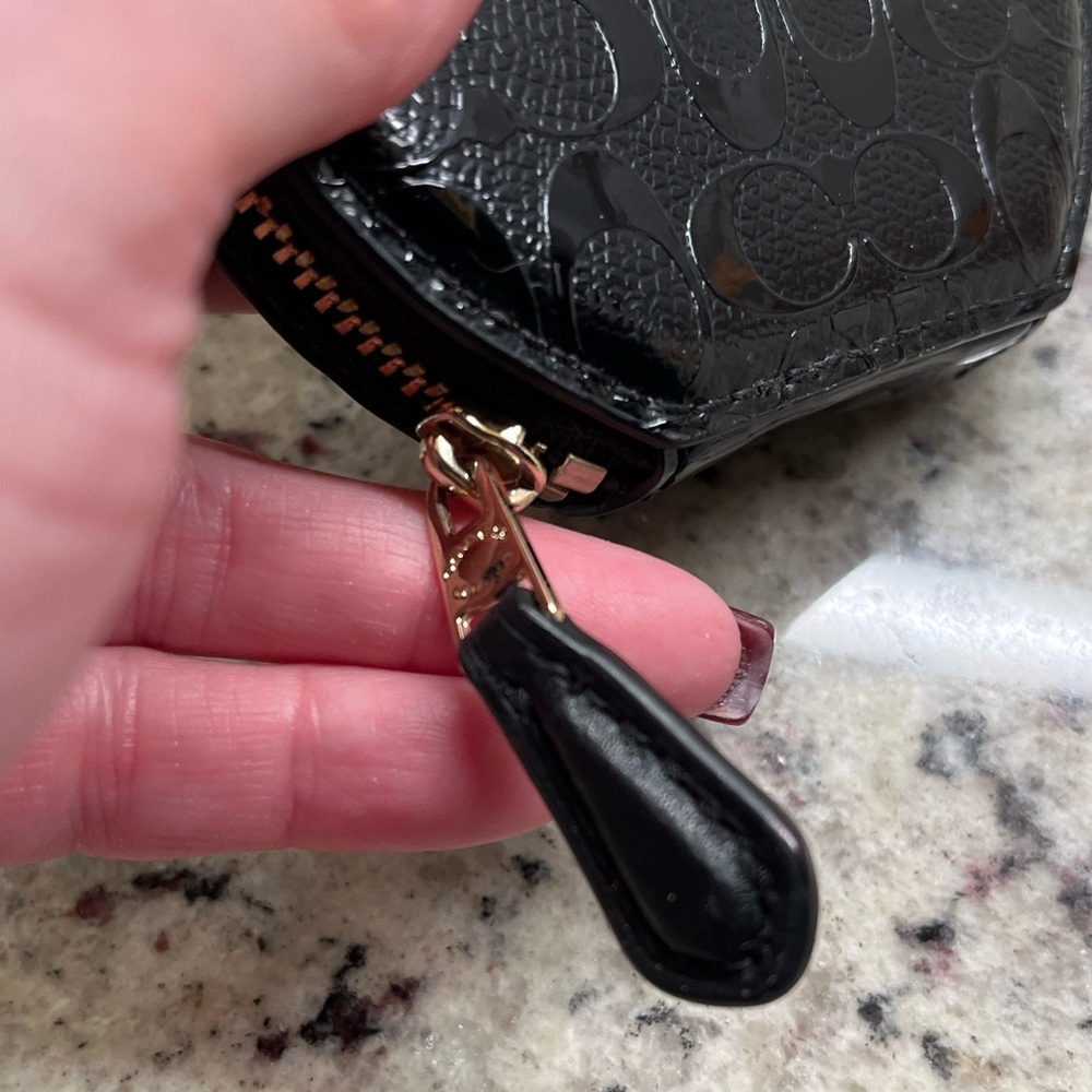 Coach Round Zippered Coin Case in Debossed Black Patent Leather EUC - Picture 6 of 10